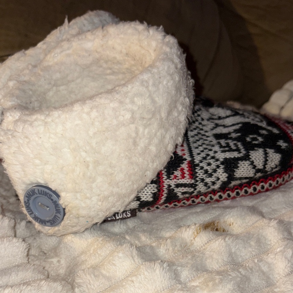Muk Luks Kids' Cream and Black Cozy Slippers to small for me